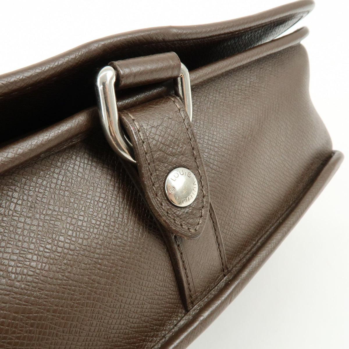 Louis Vuitton Andrei Messenger Taiga Leather, Brown, Leather, Handbag