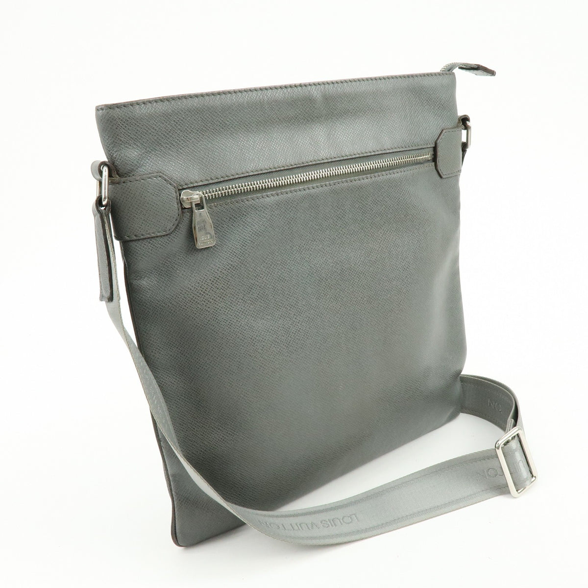 Louis Vuitton Sasha Taiga Leather, Gray, Leather, Handbag