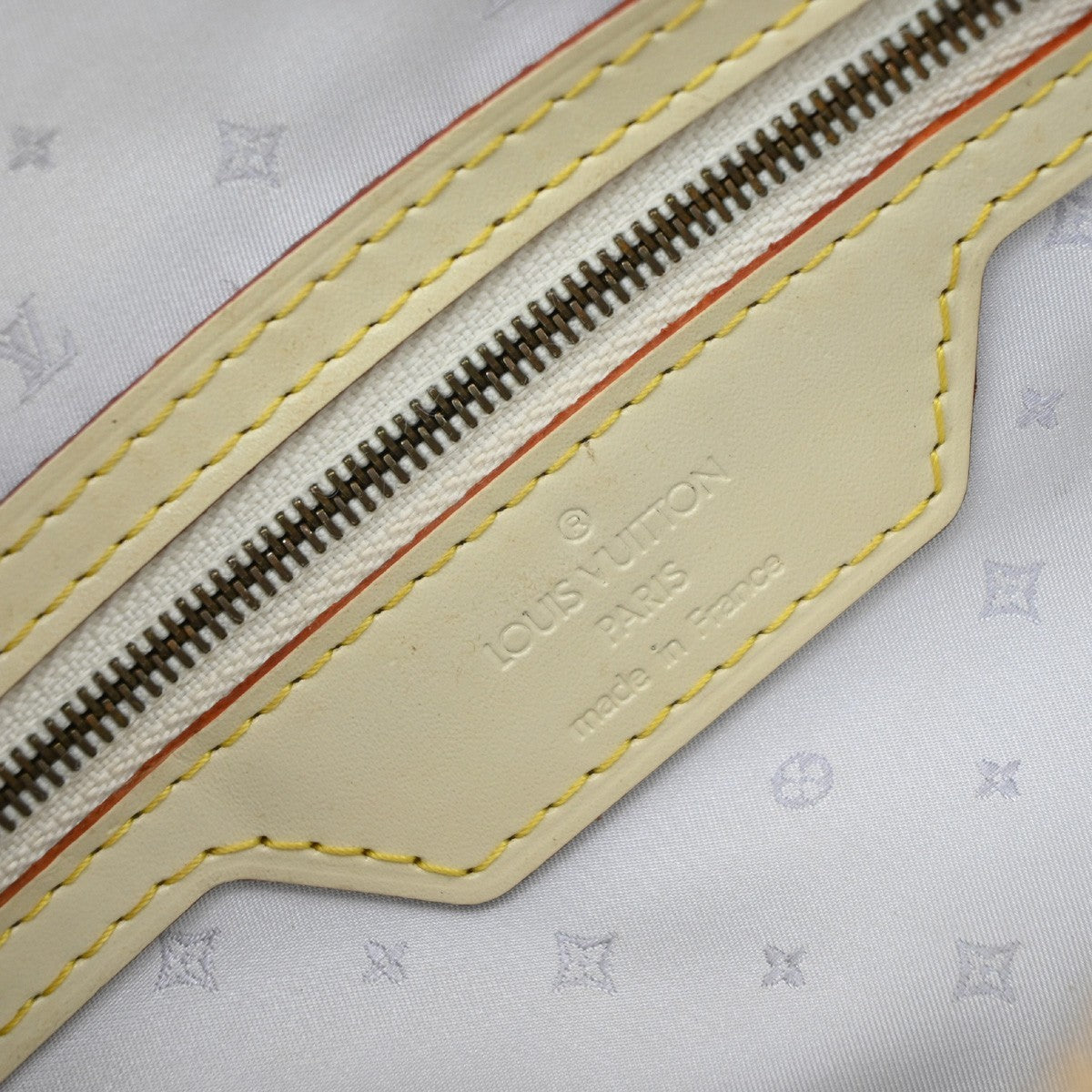Louis Vuitton Suhali Lockit Leather, White, Leather, Handbag
