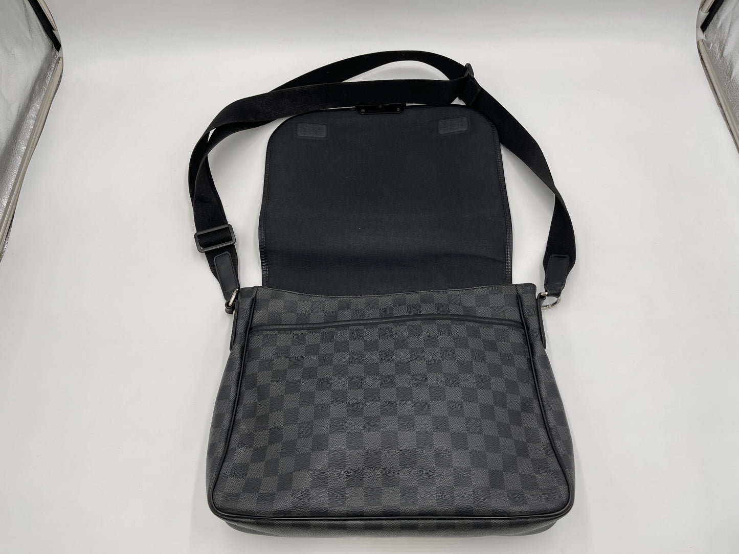 Louis Vuitton Daniel Messenger Damier Graphite, Black, Canvas, Shoulder Bag