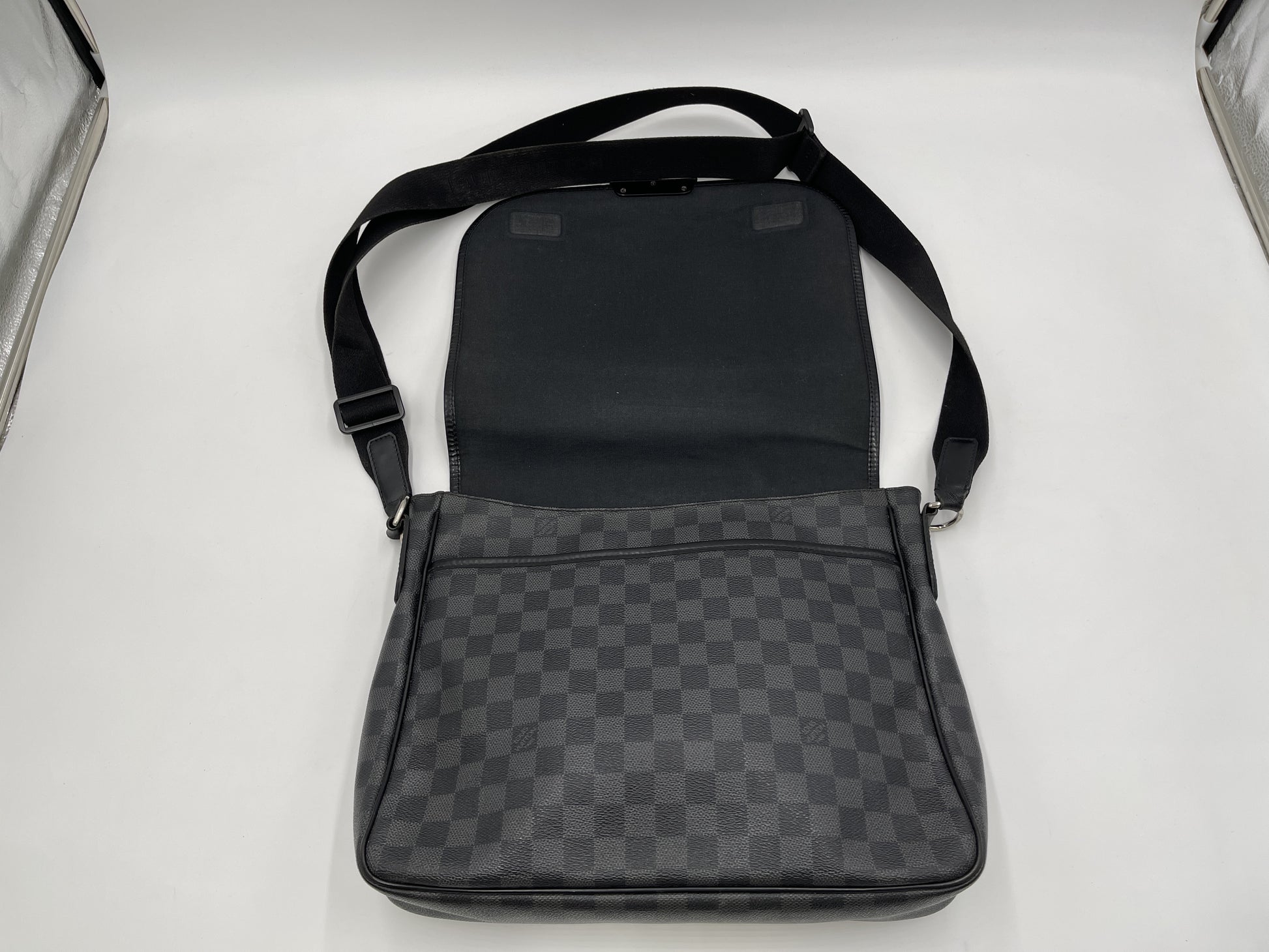 Louis Vuitton Daniel Messenger Damier Graphite, Black, Canvas, Shoulder Bag