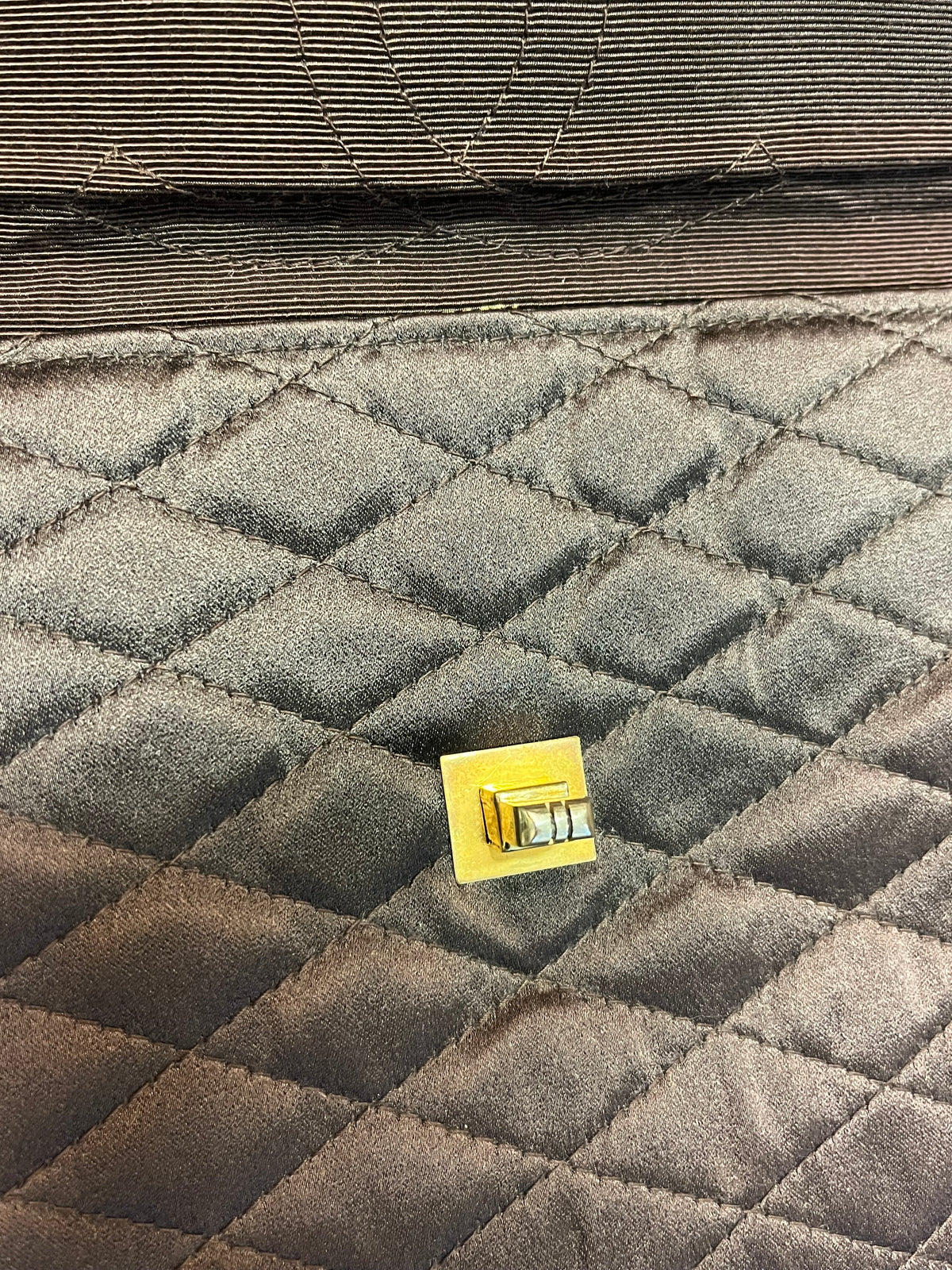 Chanel pochette vintage matelassée Satin, Burgundy, Satin, Clutch