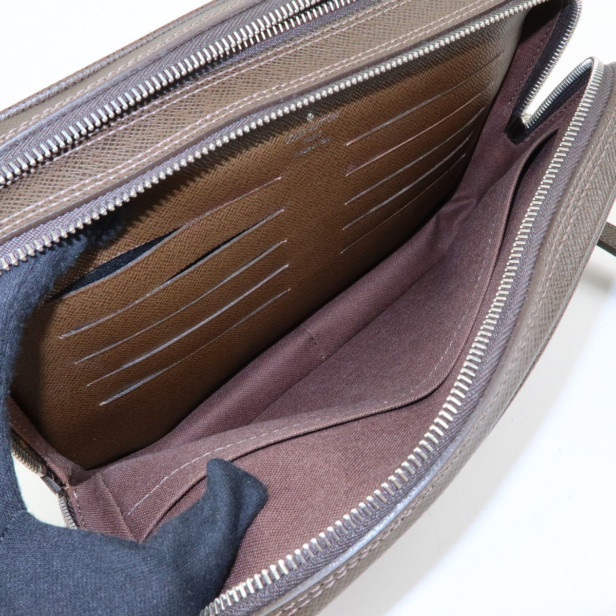 Louis Vuitton Neo Pavel Taiga Leather, Brown, Leather, Handbag