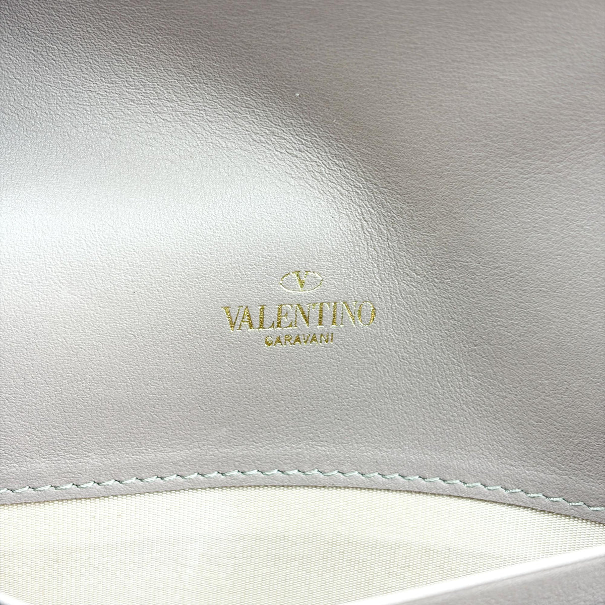 Valentino Garavani Rockstud Envelope Chain Leather, Beige, Leather, Crossbody Bag