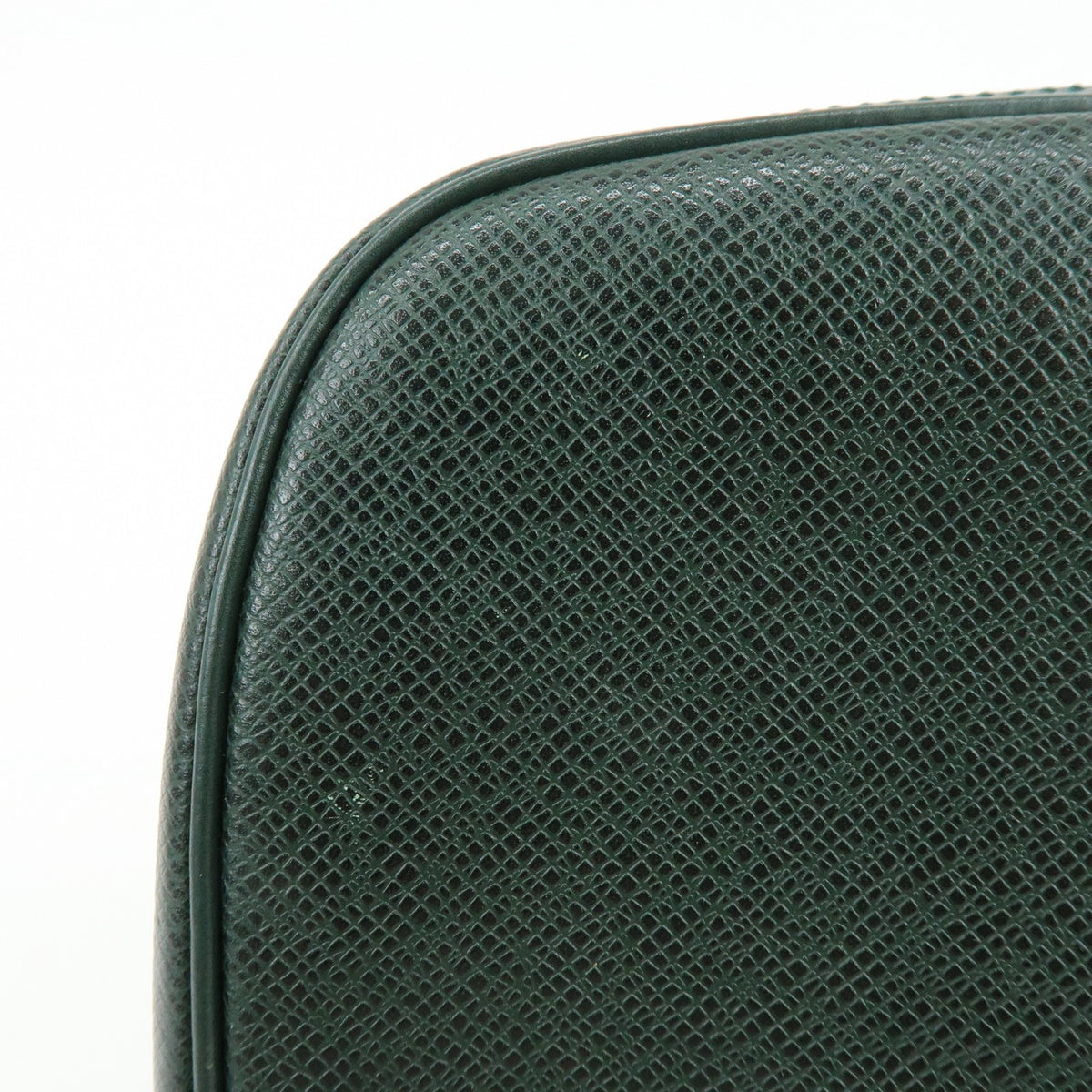 Louis Vuitton Toiletry Pouch Taiga Leather, Green, Leather, Clutch