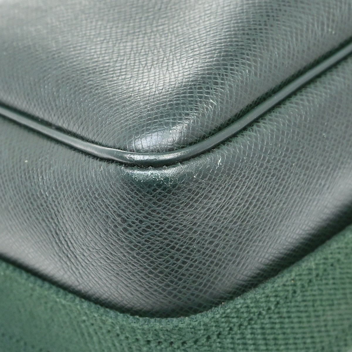 Louis Vuitton Reporter Taiga Leather, Green, Leather, Shoulder Bag