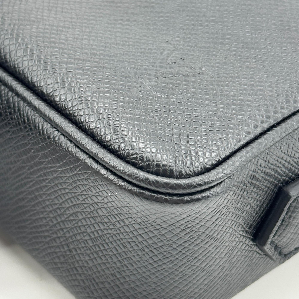 Louis Vuitton Kasai Clutch Taiga Leather, Black, Leather, Clutch