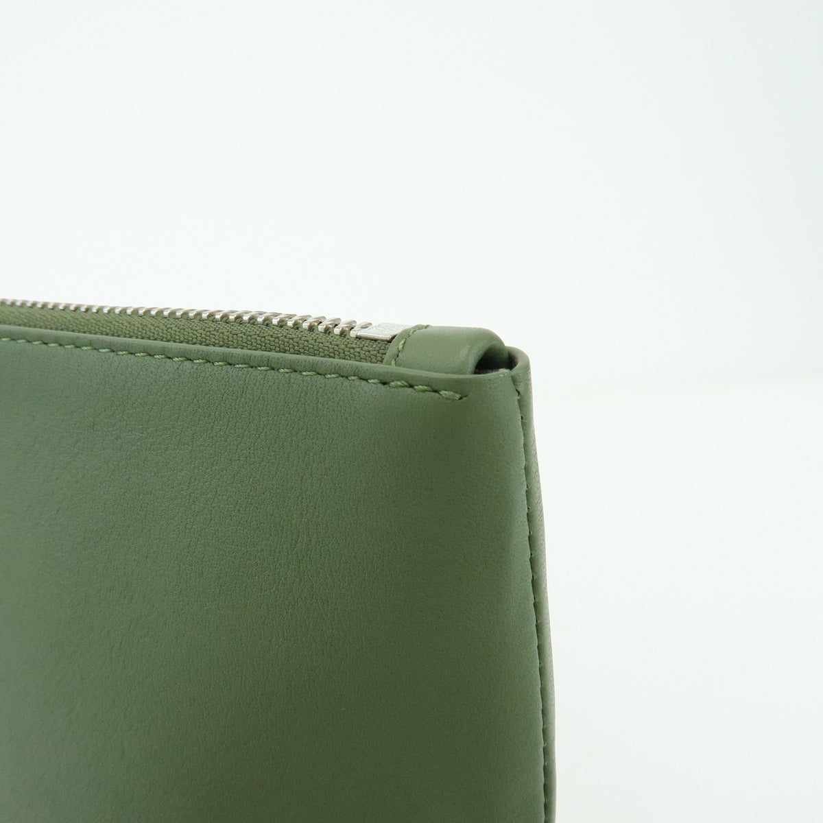 Loewe T Pouch Leather, Green, Leather, Clutch