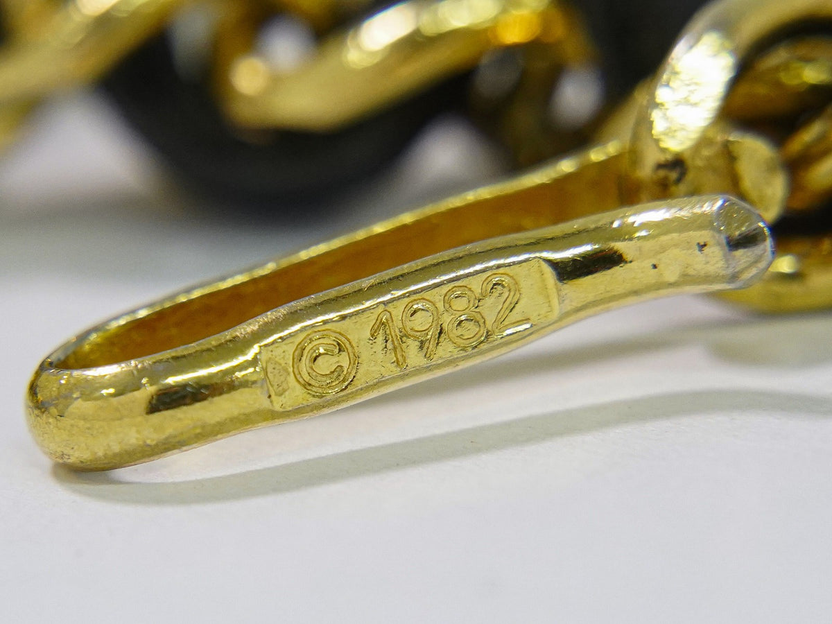 Chanel Vintage Logo Chain Belt Metal and Leather, Gold, Gold Plated, Belt
