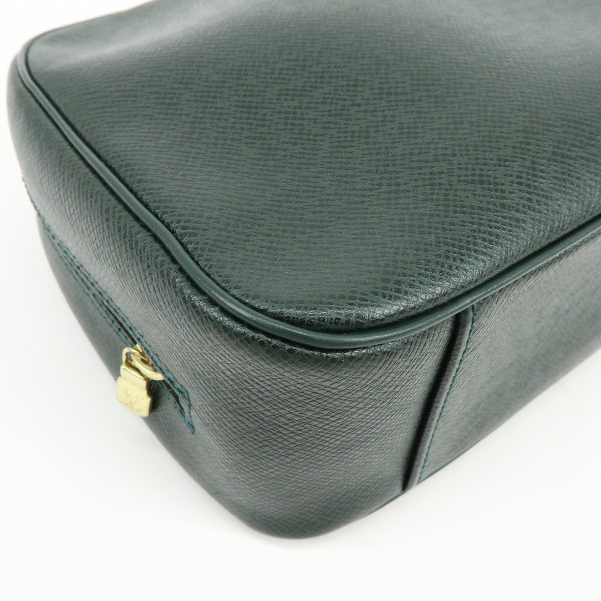 Louis Vuitton Toiletry Pouch Taiga Leather, Green, Leather, Clutch
