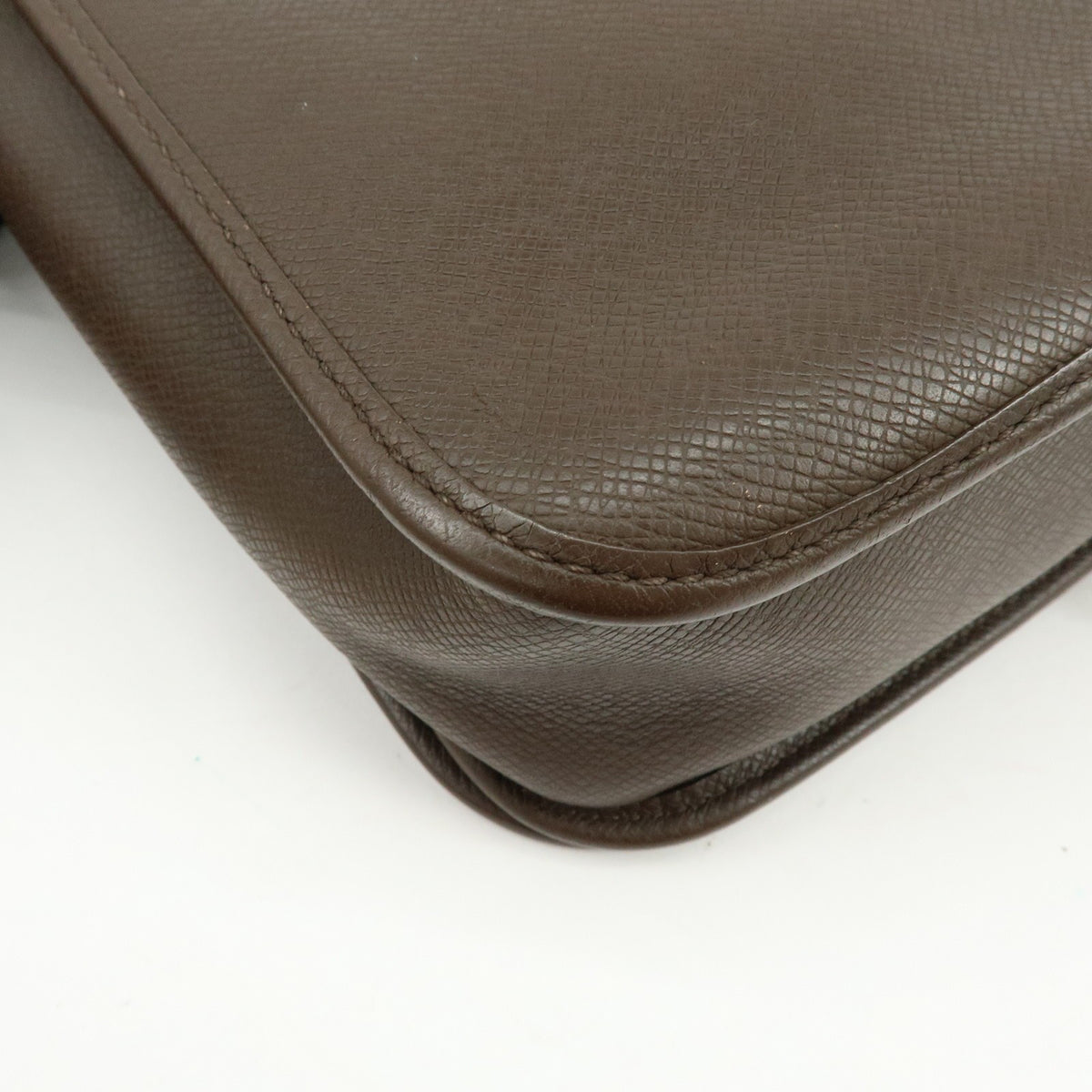 Louis Vuitton Andrei Messenger Taiga Leather, Brown, Leather, Handbag