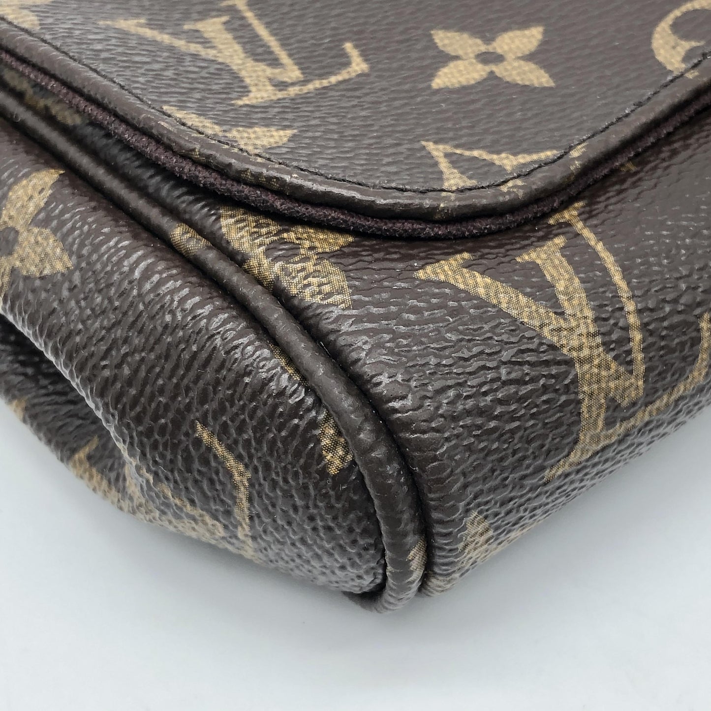 Louis Vuitton Favorite Monogram Canvas, Brown, Canvas, Crossbody Bag