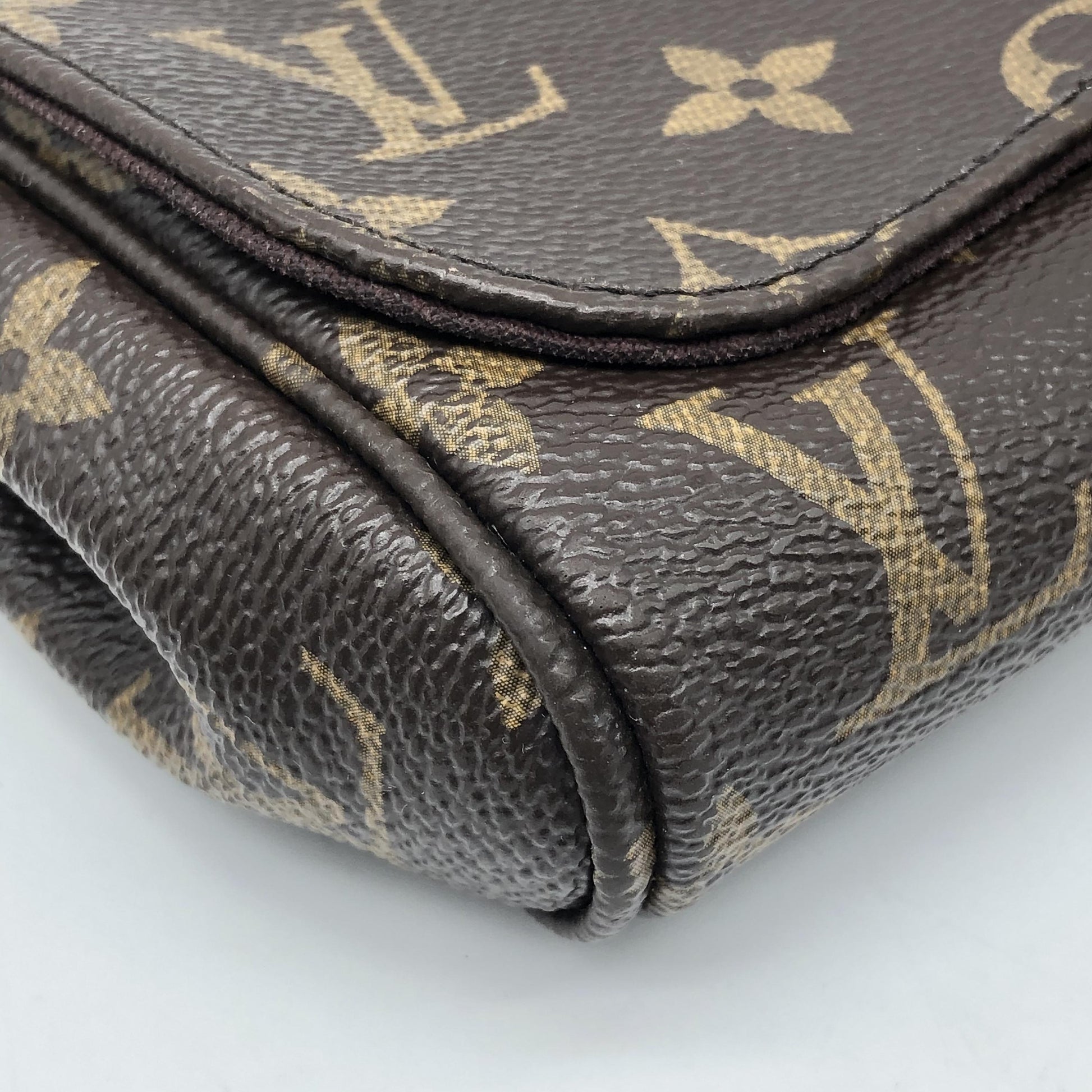 Louis Vuitton Favorite Monogram Canvas, Brown, Canvas, Crossbody Bag
