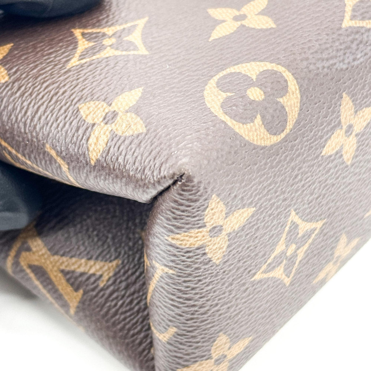 Louis Vuitton Locky Monogram Canvas with Leather, Black, Canvas, Handbag