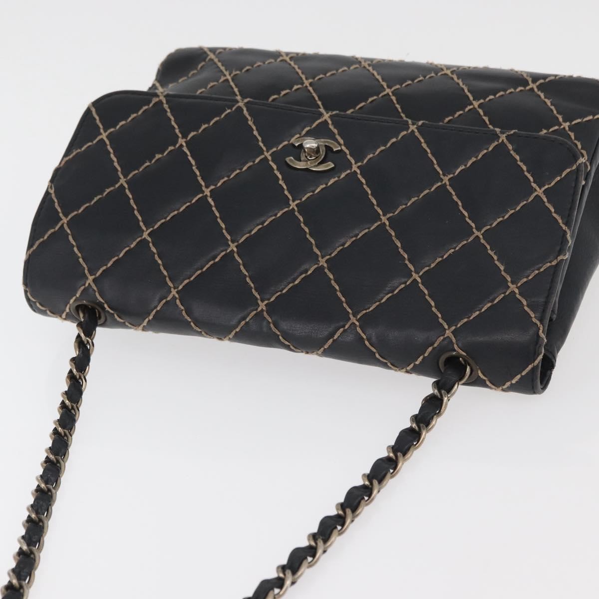 Chanel Chanel Matelassé Cuir Noir Black leather, Black, Leather, Handbag