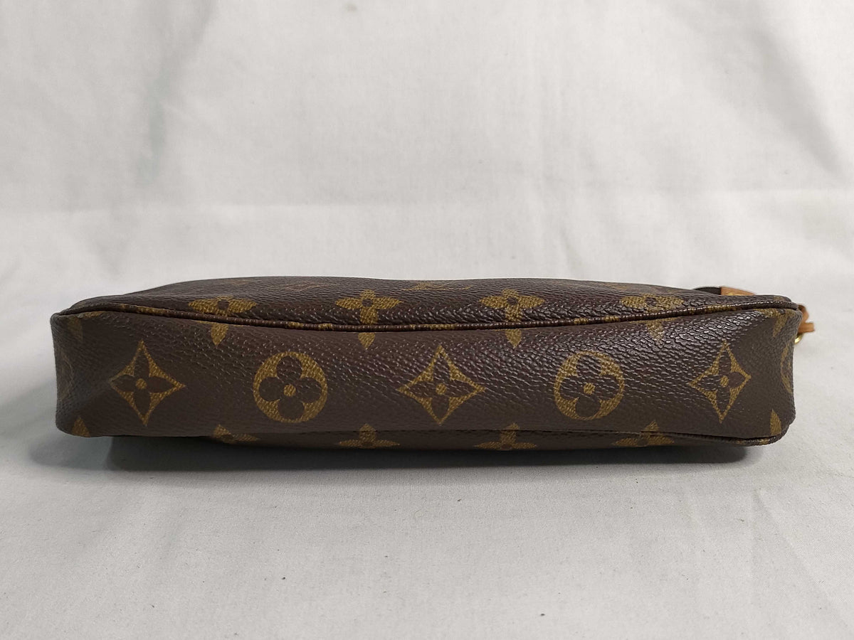 Louis Vuitton Pochette Accessoires Monogram Canvas, Brown, Canvas, Clutch