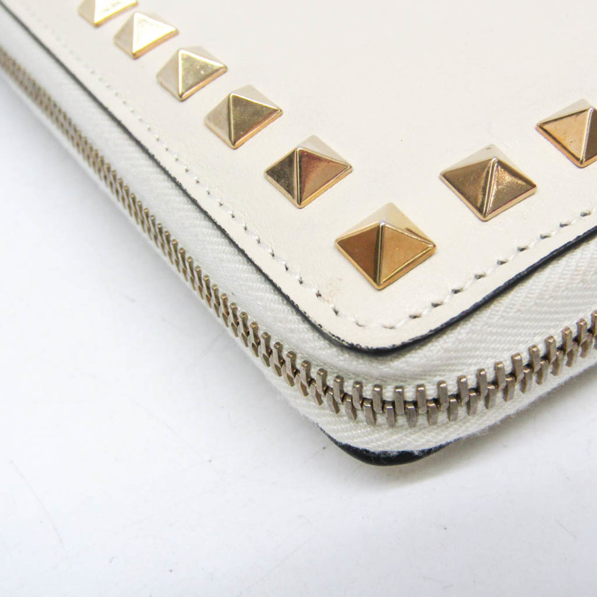 Valentino Garavani Rockstud Zip Around Leather, White, Leather, Wallet