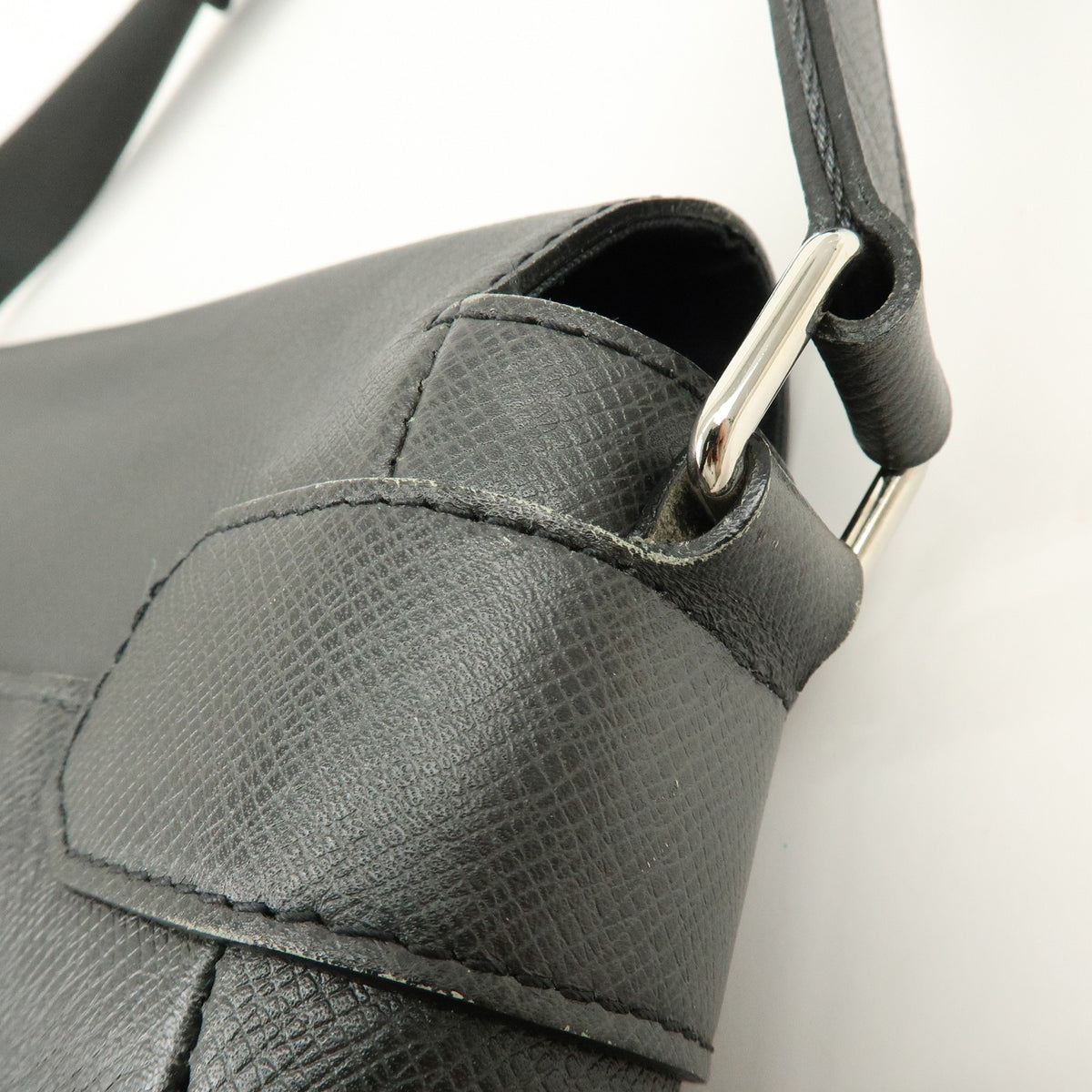 Louis Vuitton Roman Taiga Leather, Gray, Leather, Handbag