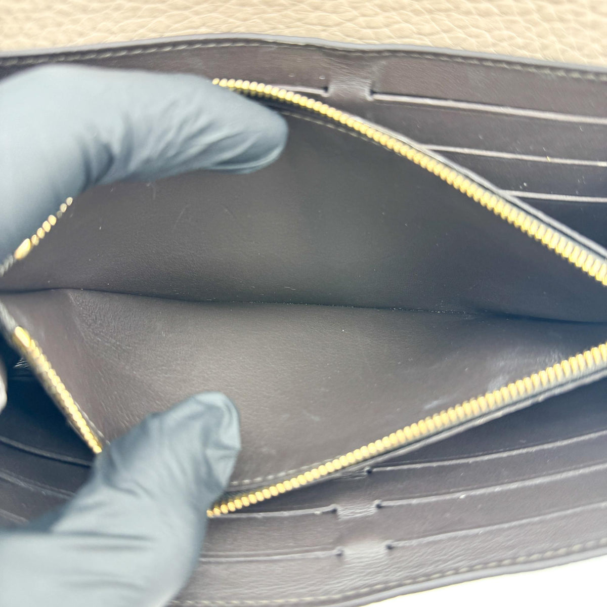 Louis Vuitton Louise Clutch Leather, Beige, Leather, Clutch