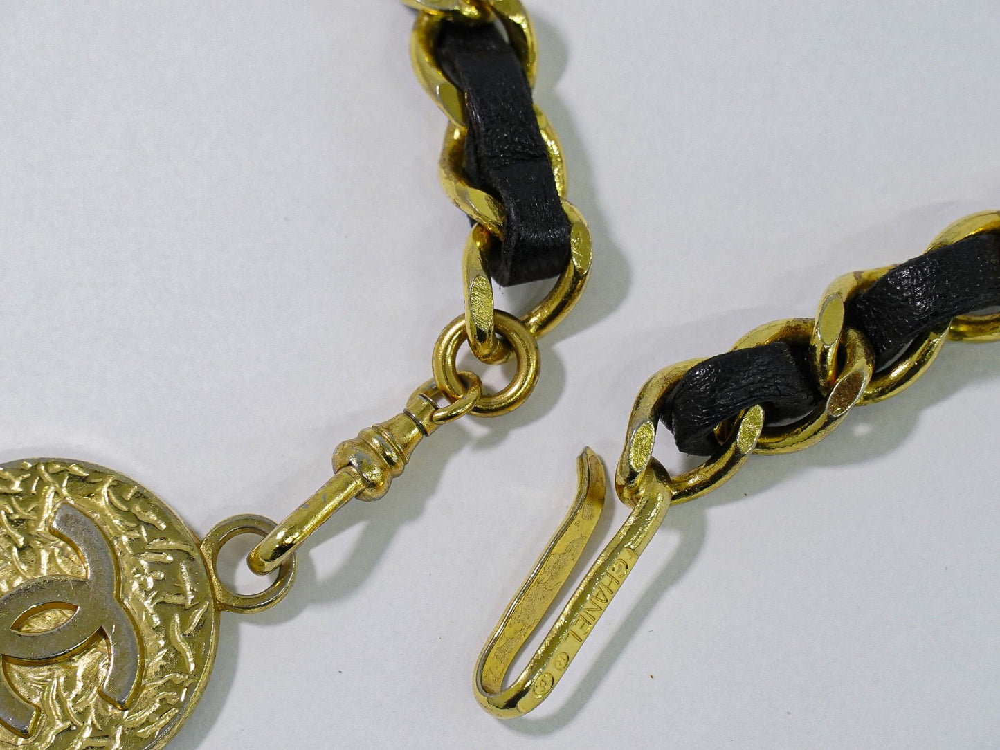 Chanel Vintage Logo Chain Belt Metal and Leather, Gold, Gold Plated, Belt