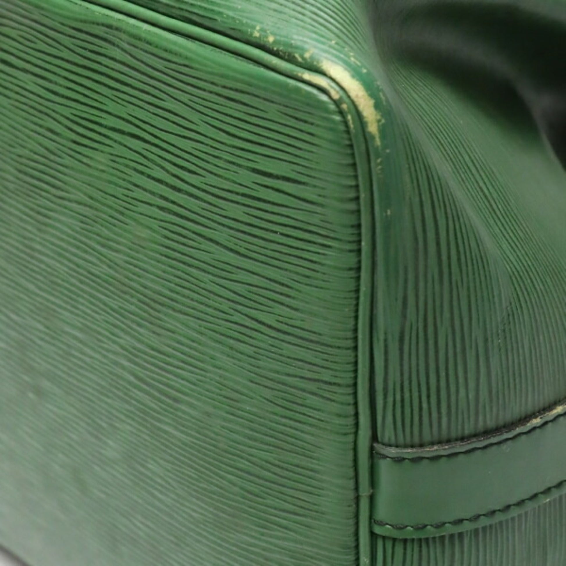 Louis Vuitton Petit Noé, Green, Leather, shoulder