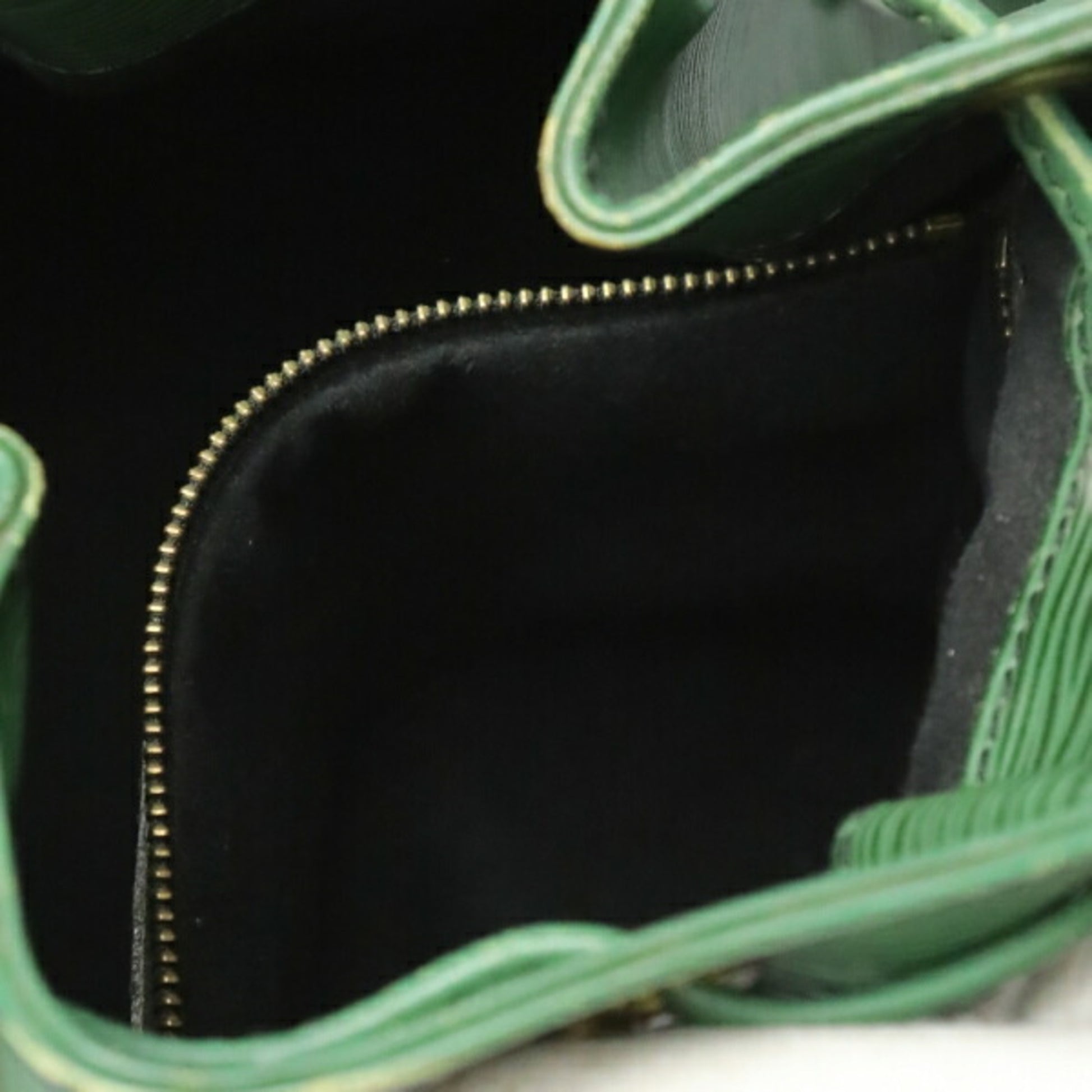 Louis Vuitton Petit Noé, Green, Leather, shoulder