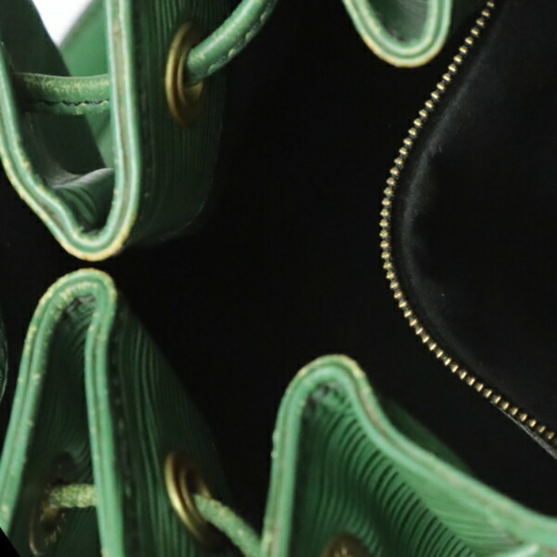 Louis Vuitton Petit Noé, Green, Leather, shoulder