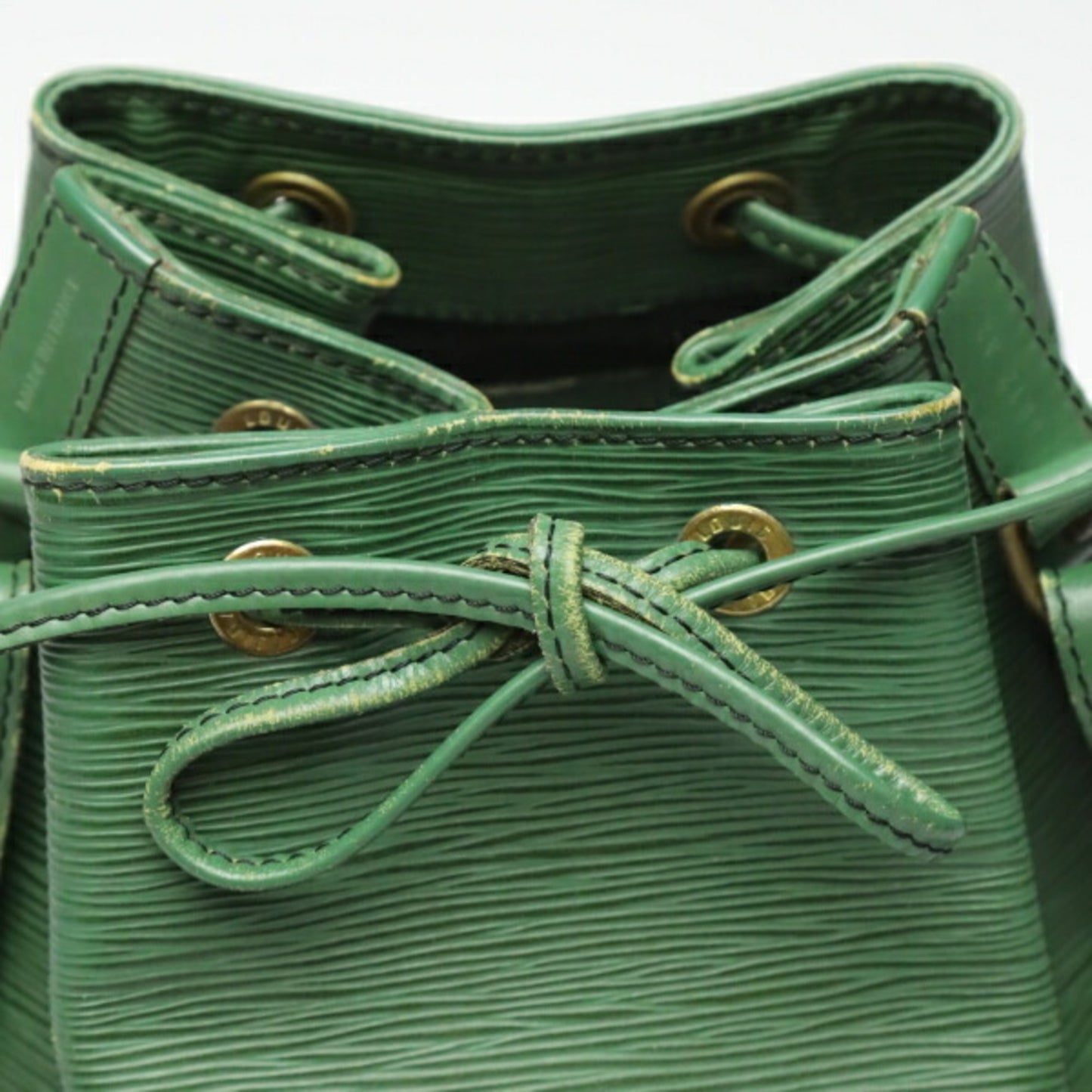 Louis Vuitton Petit Noé, Green, Leather, shoulder