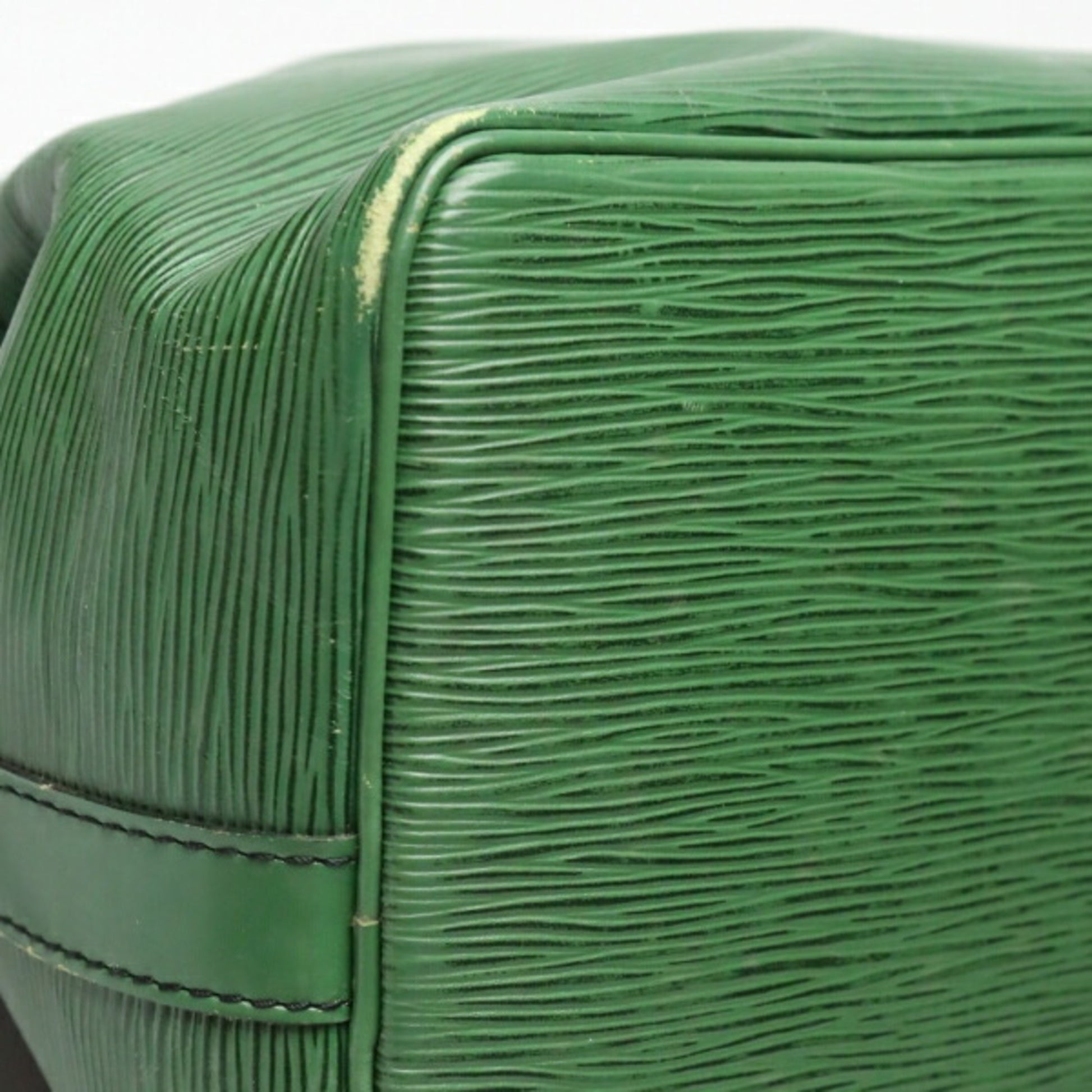 Louis Vuitton Petit Noé, Green, Leather, shoulder