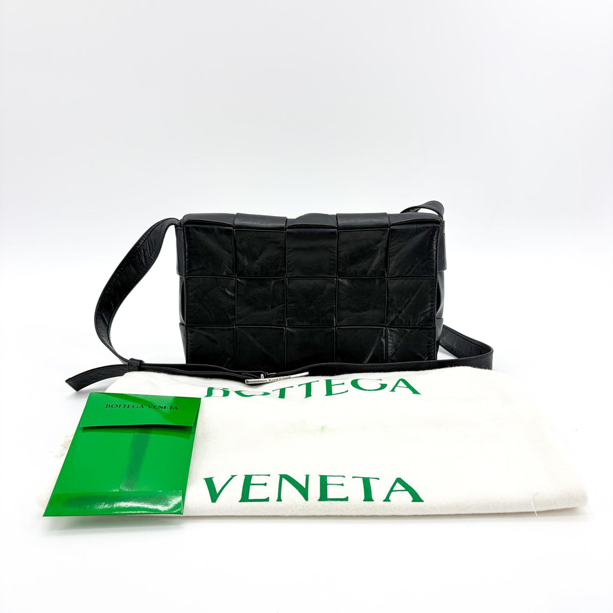 Bottega Veneta Cassette Maxi Intrecciato Leather, Black, Leather, Shoulder Bag