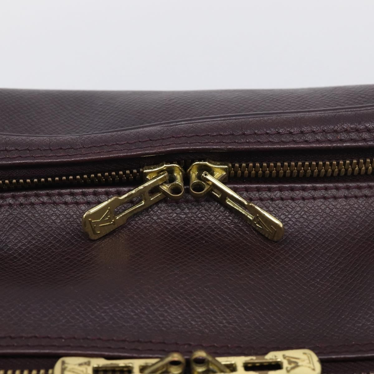 Louis Vuitton Reporter Taiga Leather, Burgundy, Leather, Shoulder Bag
