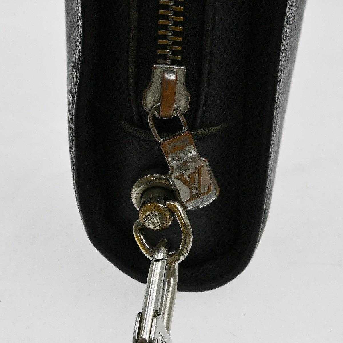 Louis Vuitton Pochette Baikal Clutch Taiga Leather, Black, Leather, Clutch