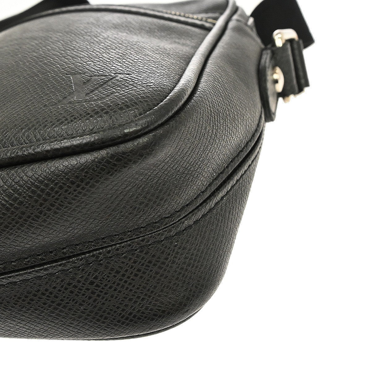 Louis Vuitton Dimitri Messenger Taiga Leather, Black, Leather, Shoulder Bag