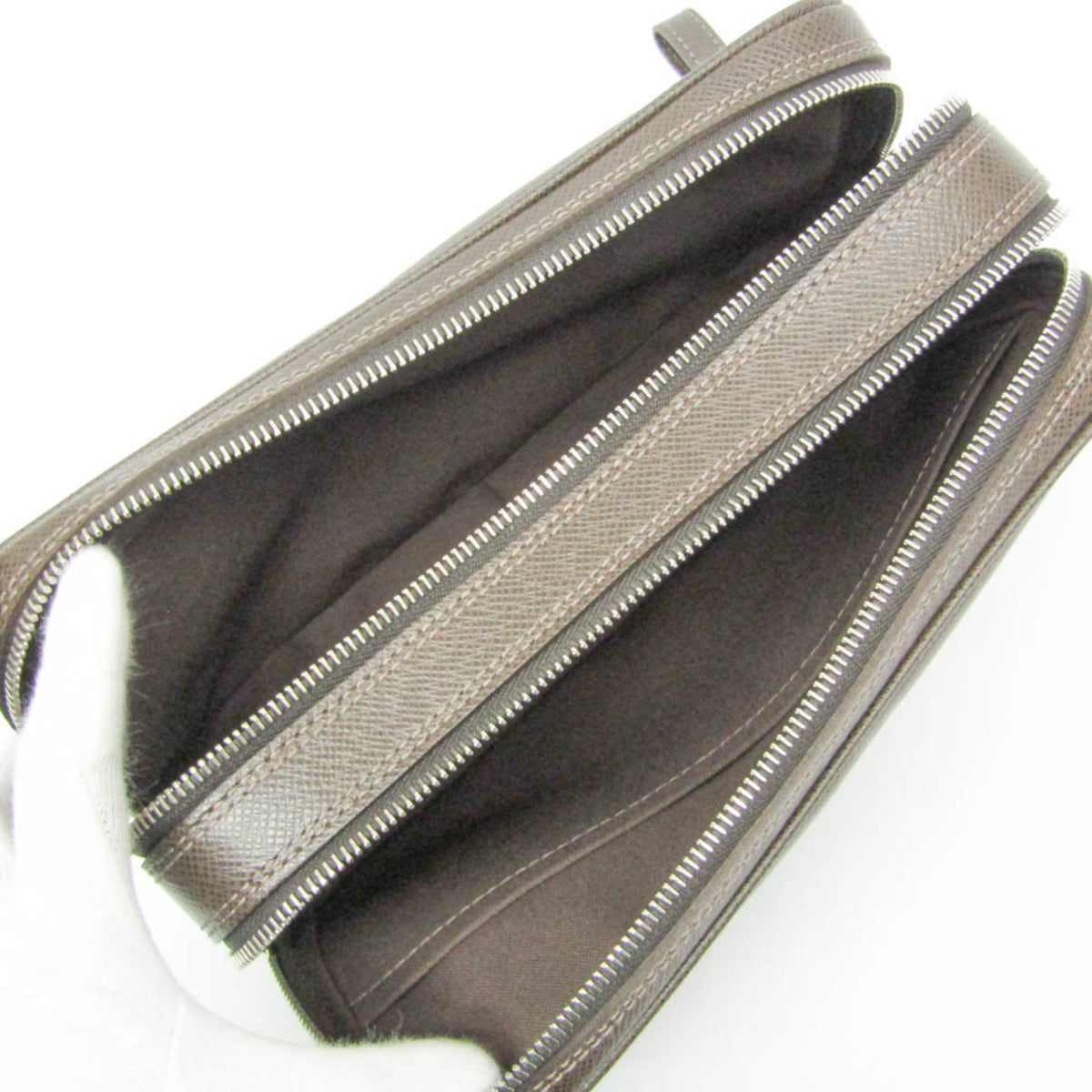 Louis Vuitton Pavel Taiga Leather, Brown, Leather, Clutch