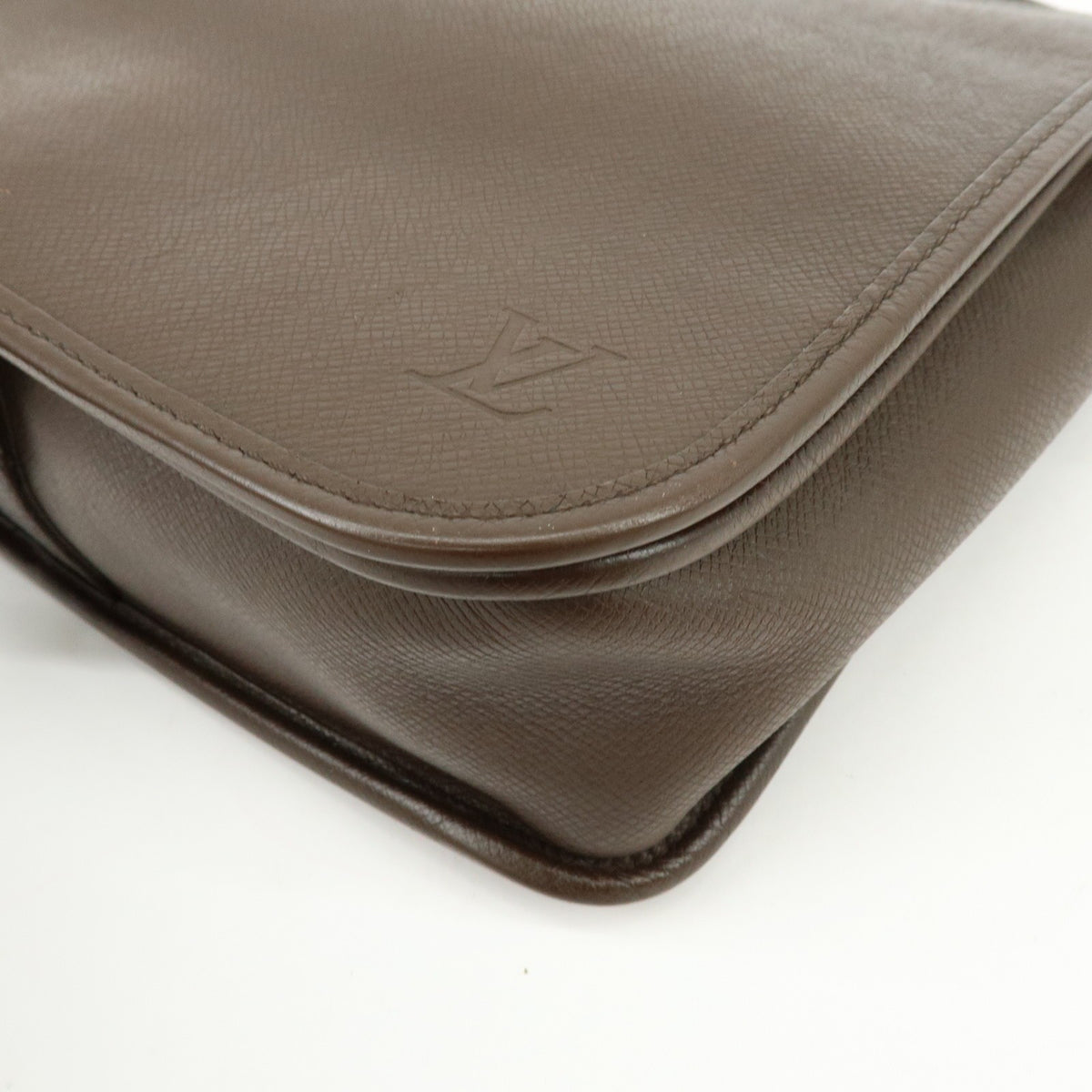 Louis Vuitton Andrei Messenger Taiga Leather, Brown, Leather, Handbag