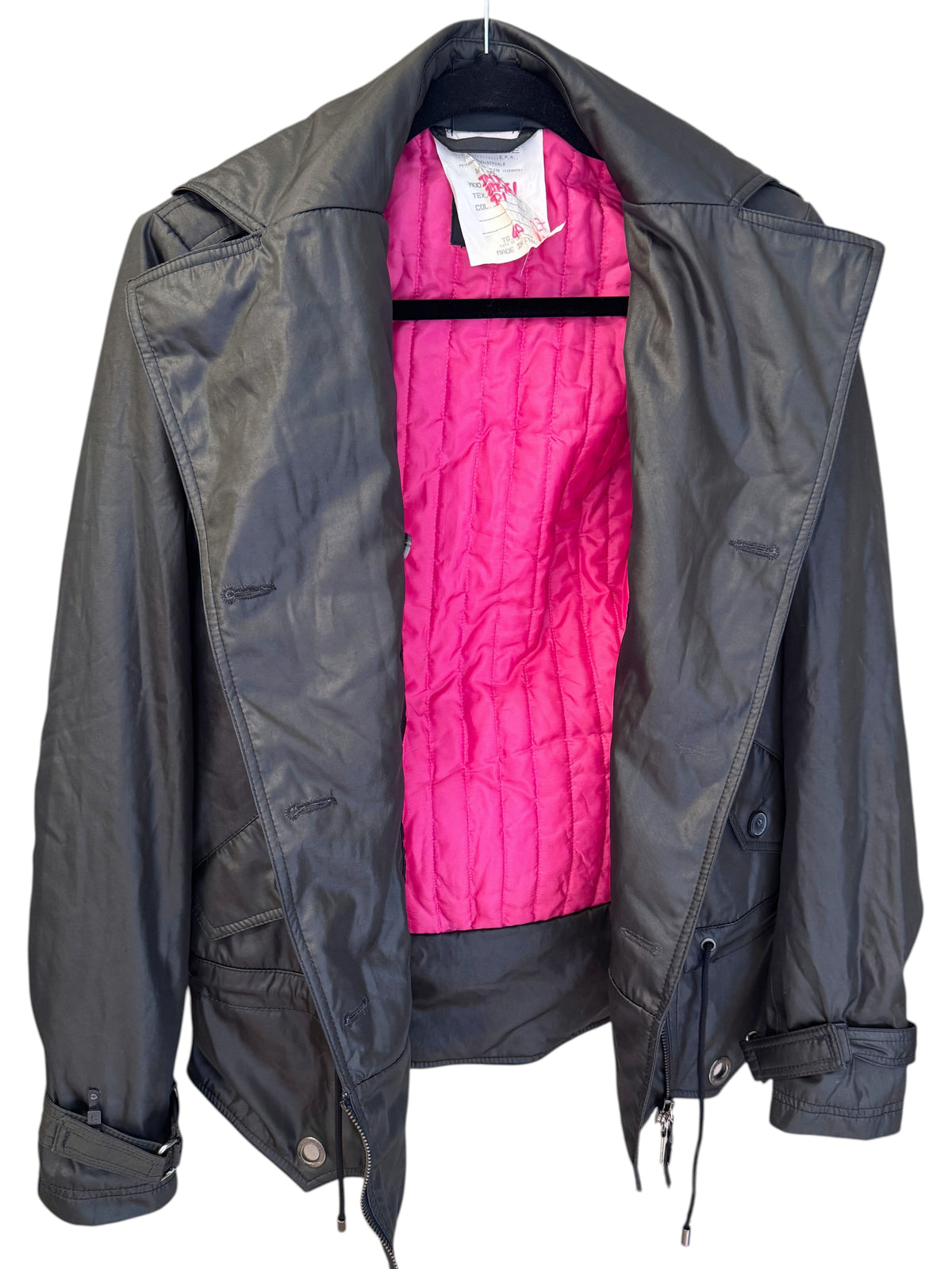Brandsamsara CNC Costume National black long sleeve coat with a vibrant pink quilted interior lining