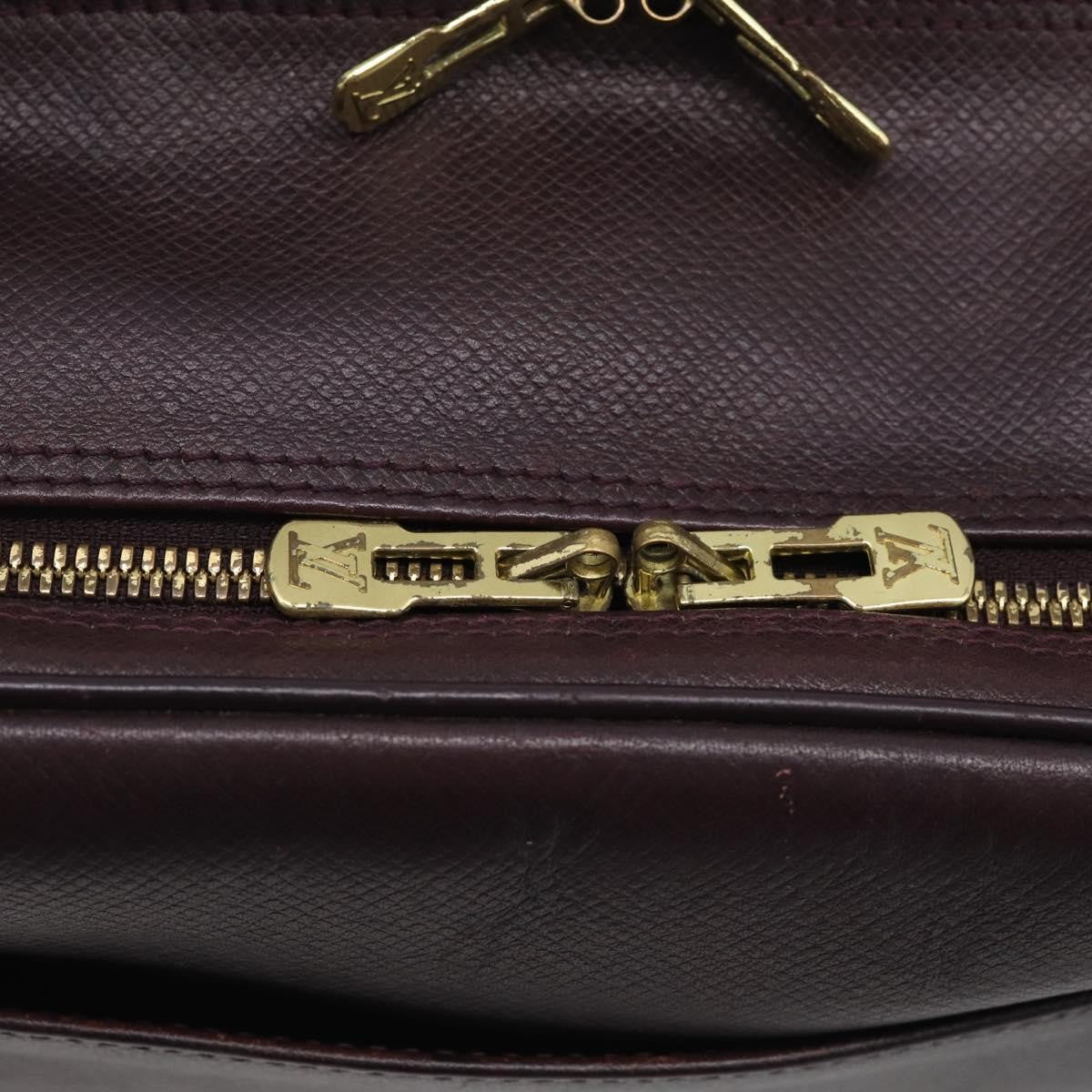 Louis Vuitton Reporter Taiga Leather, Burgundy, Leather, Shoulder Bag