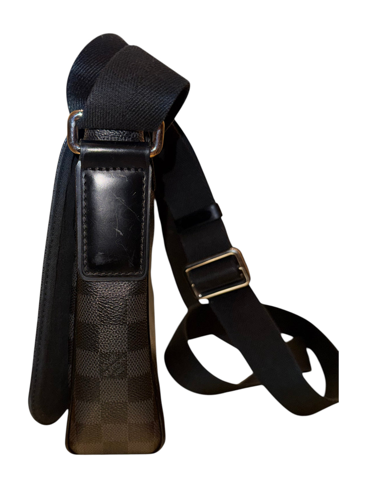 Louis Vuitton District NM Messenger Damier Graphite, Gray, Canvas, Crossbody Bag