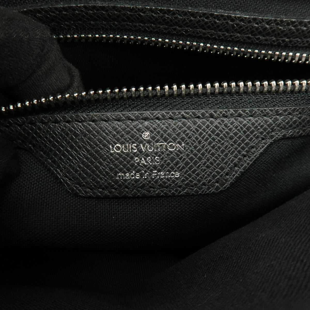 Louis Vuitton Roman Taiga Leather, Gray, Leather, Handbag