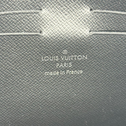 Louis Vuitton Kasai Clutch Taiga Leather, Black, Leather, Clutch