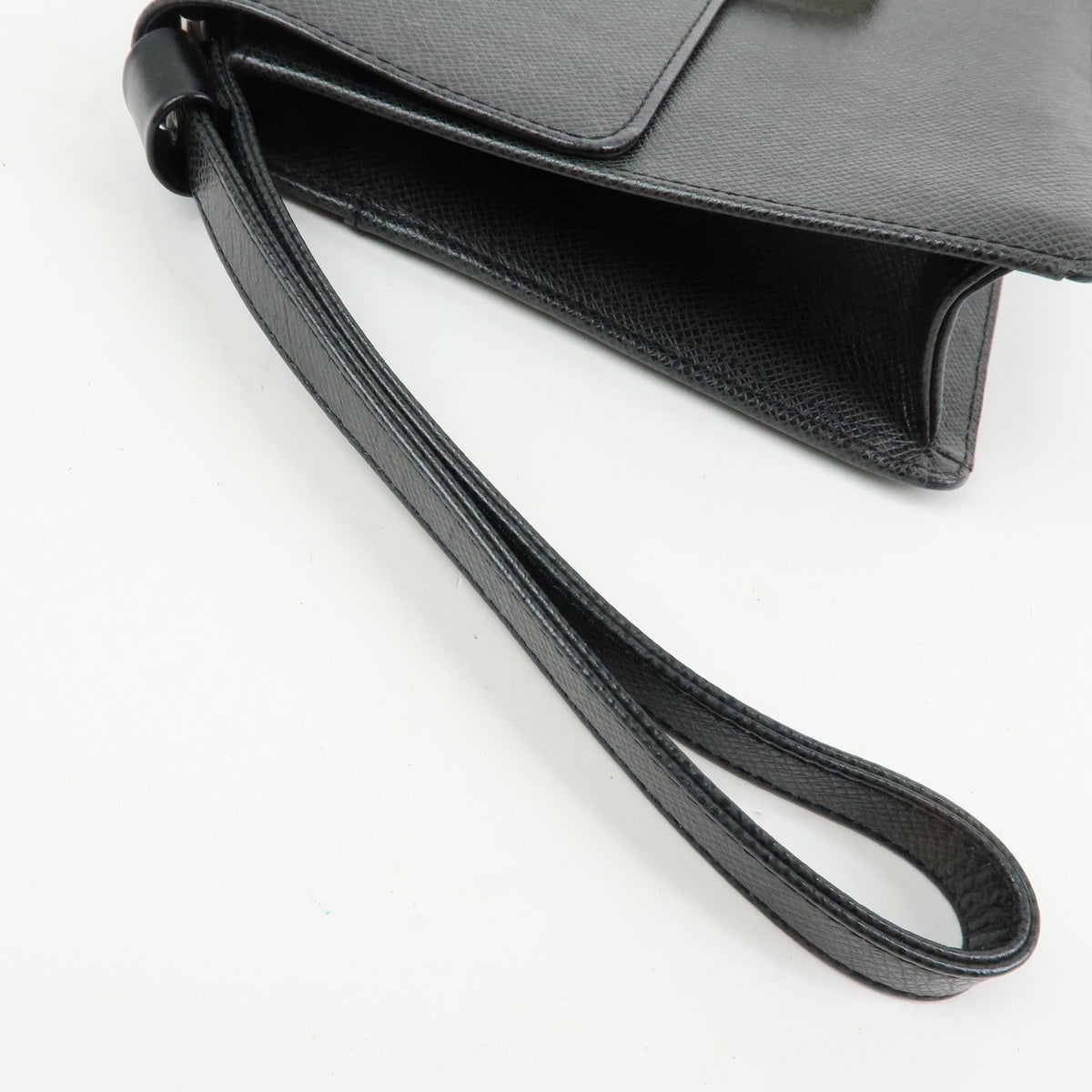Louis Vuitton Selenga Pochette Taiga Leather, Black, Leather, Clutch