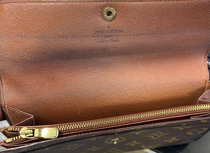 Louis Vuitton Sarah Monogram Canvas, Brown, Canvas, Clutch