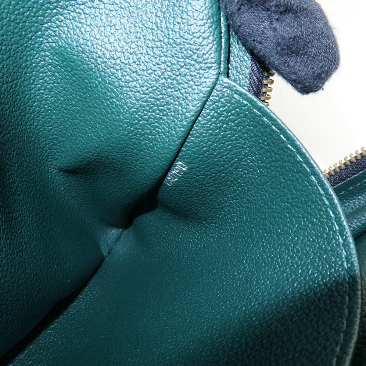 Louis Vuitton Toiletry Pouch Taiga Leather, Green, Leather, Clutch
