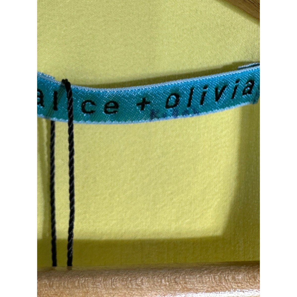Alice & Olivia Bell Sleeve Top - Brandsamsara