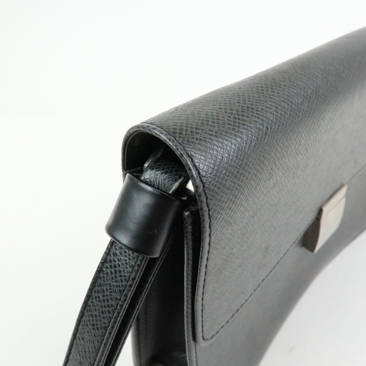 Louis Vuitton Selenga Pochette Taiga Leather, Black, Leather, Clutch