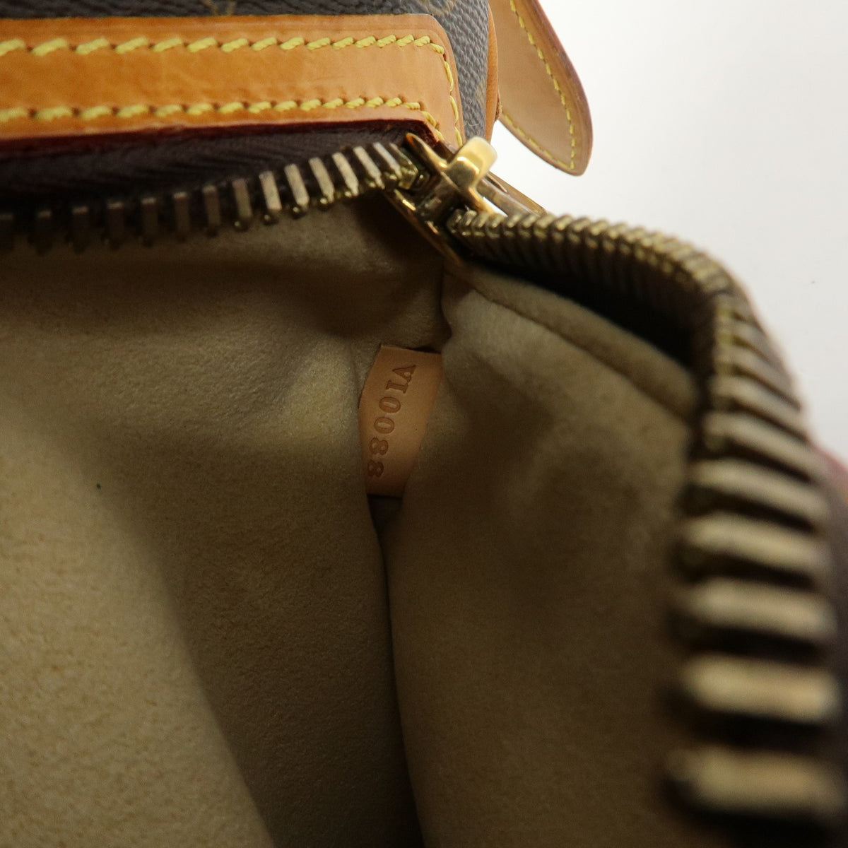 Louis Vuitton Hudson Monogram Canvas, Brown, Canvas, Handbag