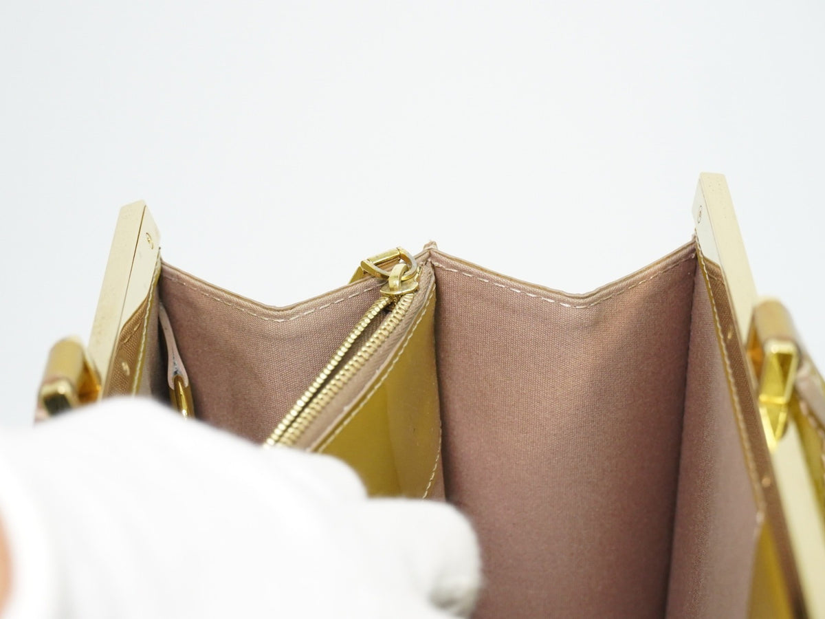 Louis Vuitton Deesse Monogram Vernis, Beige, Leather, Handbag