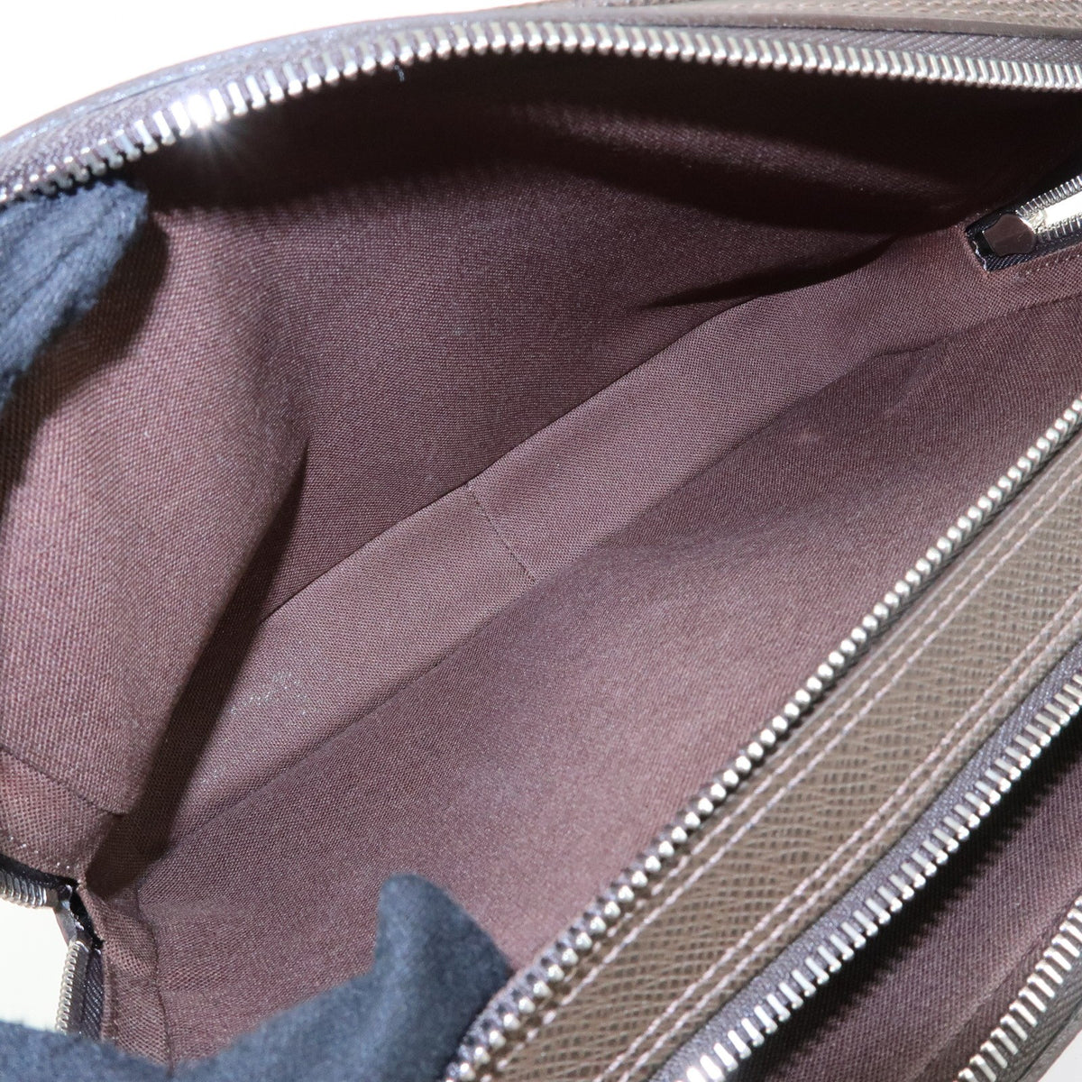 Louis Vuitton Neo Pavel Taiga Leather, Brown, Leather, Handbag