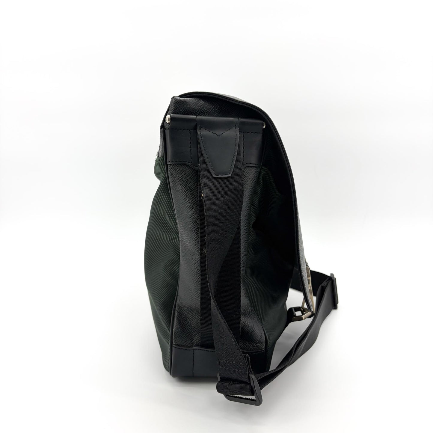 Louis Vuitton Dersou Taiga Leather and Canvas, Black, Leather, Shoulder Bag