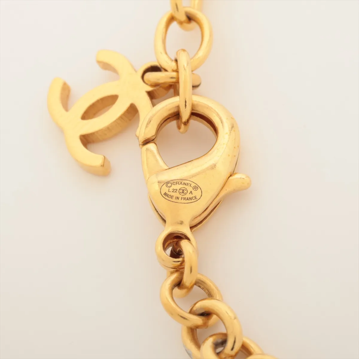 Chanel CC Flower Pendant Necklace Metal with Faux Pearls and Enamel, GOLD, METAL, Necklace